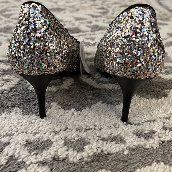 Old Navy silver glitter heels, size 8 NWT! - Picture 5 of 6